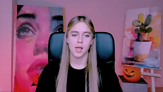 JuneWoods online show from November 1, 1:04 pm