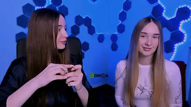 leslie bird online show from December 16, 10:10 am