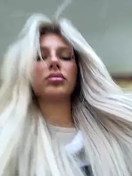 blondeeee online show from April 28, 4:44 pm