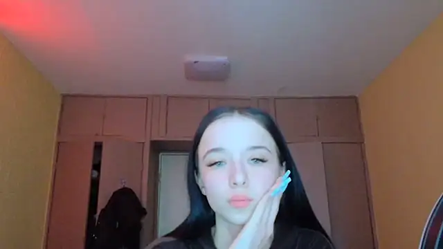 Emilia Light online show from April 17, 6:37 am