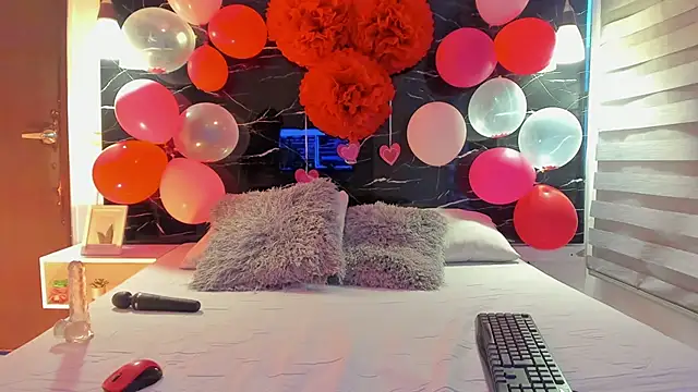 ZOE LE online show from February 17, 12:04 pm