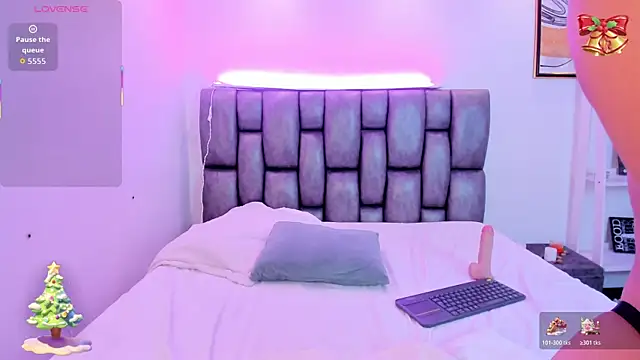 Caroline Millerr online show from December 15, 8:03 pm