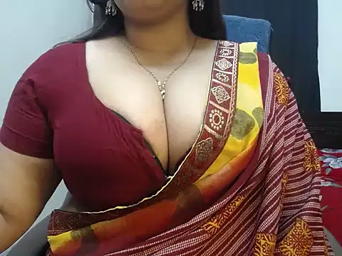 Queen Homaira online show from February 17, 1:21 pm