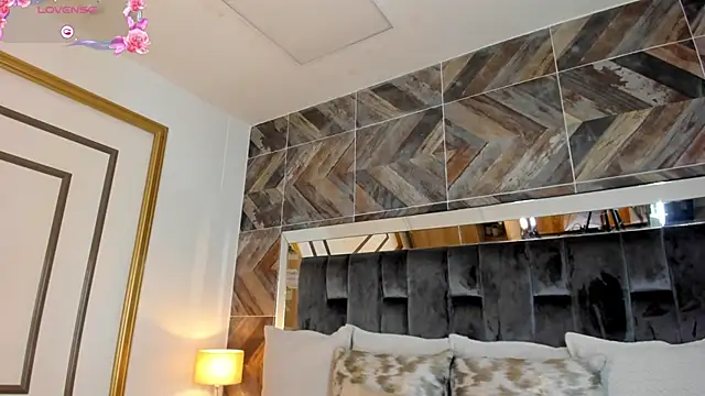 NaylaGrey online show from October 4, 12:33 pm