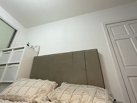 Playfulvixen25 online show from April 10, 2:06 am