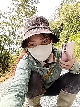 bree-zz online show from December 17, 3:54 am