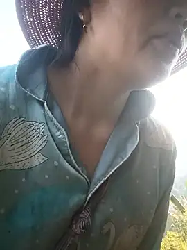 bree-zz online show from April 12, 9:56 am