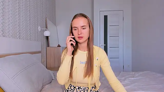 Snapshot of LilMary_ chatting on October 14, 6:05 am LilMary  online show from October 14, 6:05 am