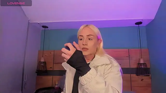 alexawinterrr online show from October 18, 8:43 pm