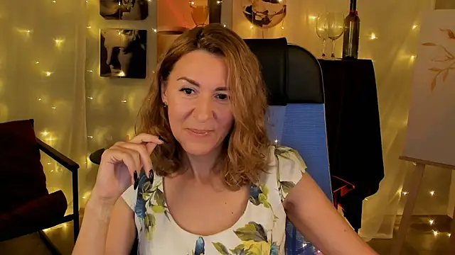 Snapshot of DonnaSmitth chatting on October 13, 3:47 pm DonnaSmitth online show from October 13, 3:47 pm