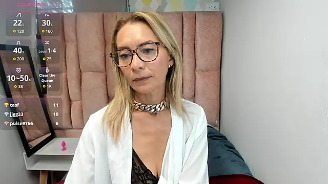 Issa Milf   online show from February 28, 2:38 pm