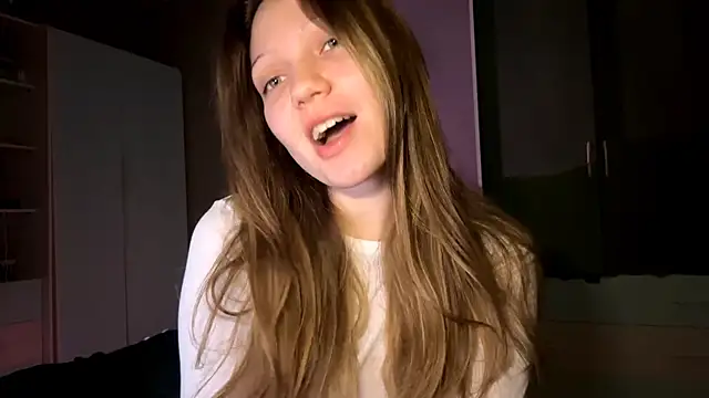 EmiIyKitty online show from March 1, 7:24 pm