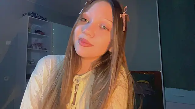 EmiIyKitty online show from October 1, 8:03 pm