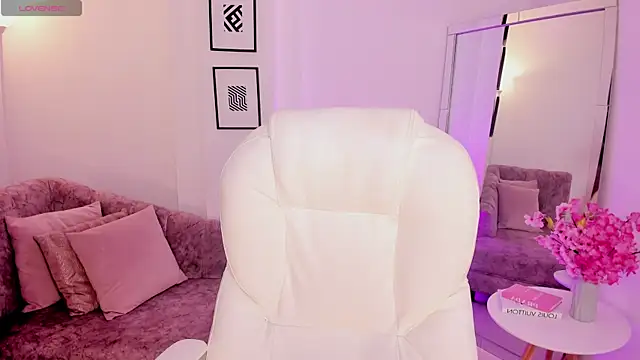 Snapshot of zharaa_fox chatting on October 22, 4:28 am zharaa fox online show from October 22, 4:28 am