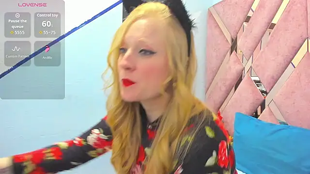 AliceCat 01 online show from October 15, 12:02 am