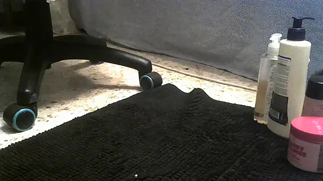 cutiefeet00 online show from September 27, 11:50 am