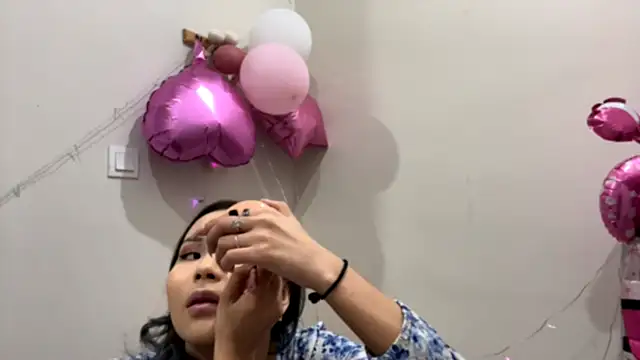 CarollFalick online show from October 18, 2:42 pm