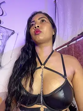 EmilyZuits online show from November 1, 8:57 pm