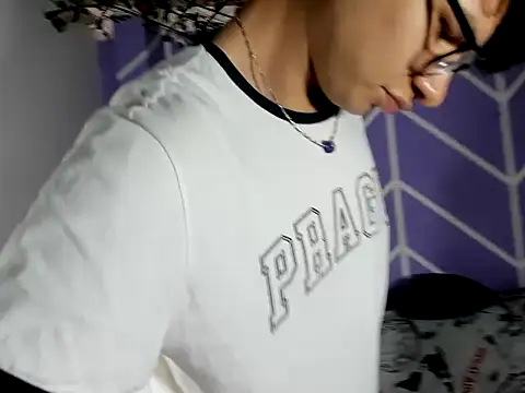 nexusboyhot online show from December 18, 2:44 pm