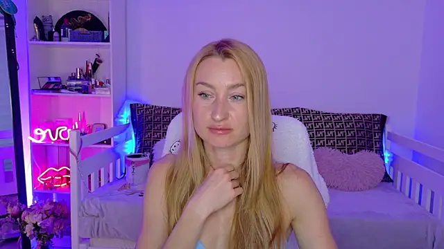 MysticRoxanne online show from December 23, 7:01 am