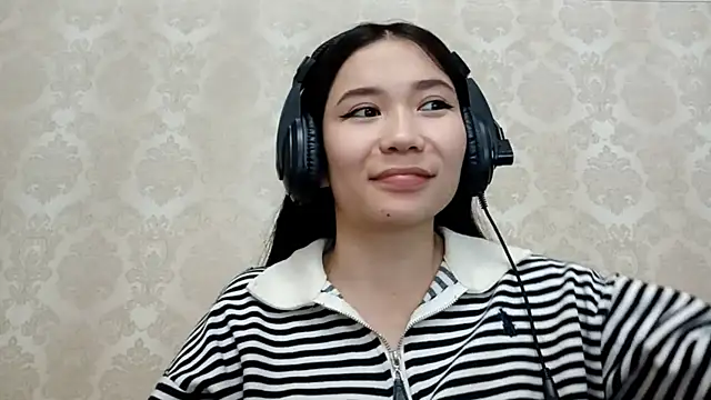 Snapshot of YukiShaapan chatting on October 21, 12:20 pm YukiShaapan online show from October 21, 12:20 pm