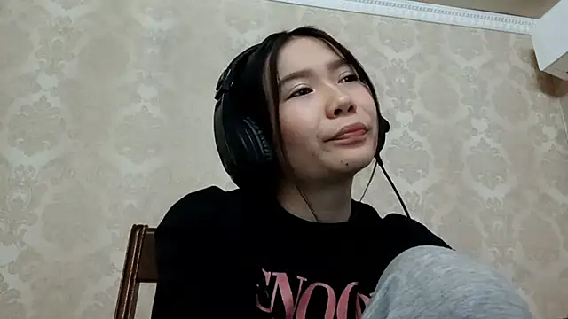 Snapshot of YukiShaapan chatting on October 19, 11:34 am YukiShaapan online show from October 19, 11:34 am