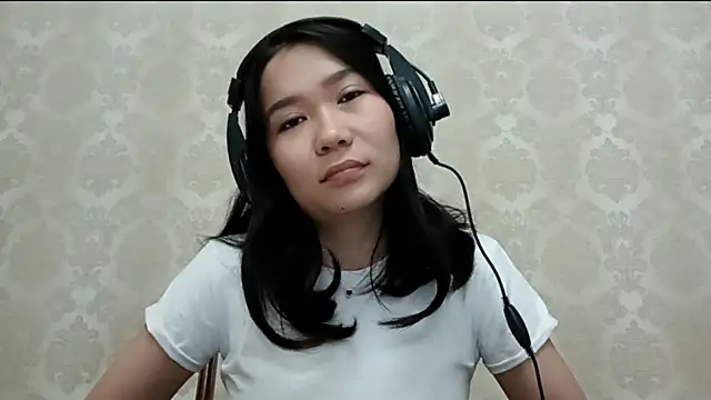 Snapshot of YukiShaapan chatting on October 6, 10:43 am YukiShaapan online show from October 6, 10:43 am