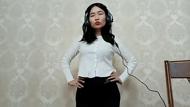 Snapshot of YukiShaapan chatting on October 9, 10:19 am YukiShaapan online show from October 9, 10:19 am