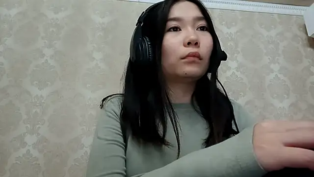 Snapshot of YukiShaapan chatting on October 16, 10:18 am YukiShaapan online show from October 16, 10:18 am