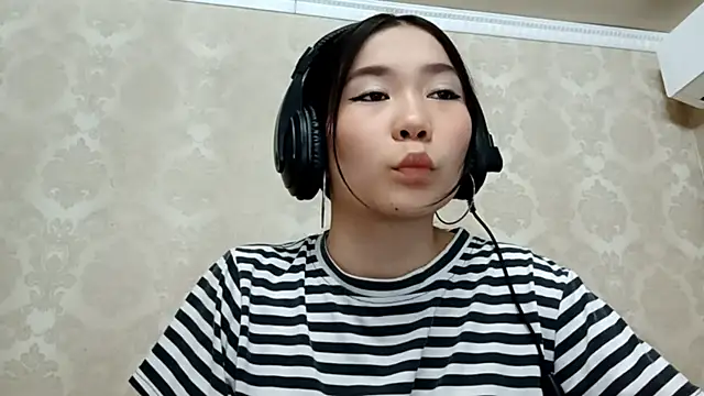 Snapshot of YukiShaapan chatting on October 11, 12:08 pm YukiShaapan online show from October 11, 12:08 pm