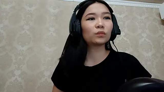 Snapshot of YukiShaapan chatting on October 15, 10:18 am YukiShaapan online show from October 15, 10:18 am