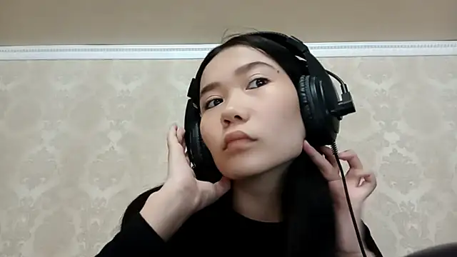 Snapshot of YukiShaapan chatting on October 18, 11:24 am YukiShaapan online show from October 18, 11:24 am