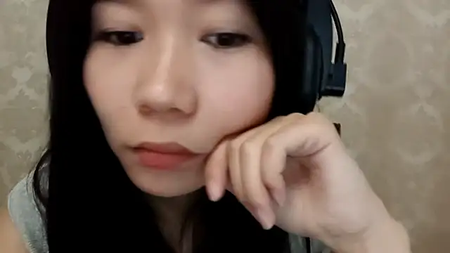 Snapshot of YukiShaapan chatting on October 8, 10:19 am YukiShaapan online show from October 8, 10:19 am