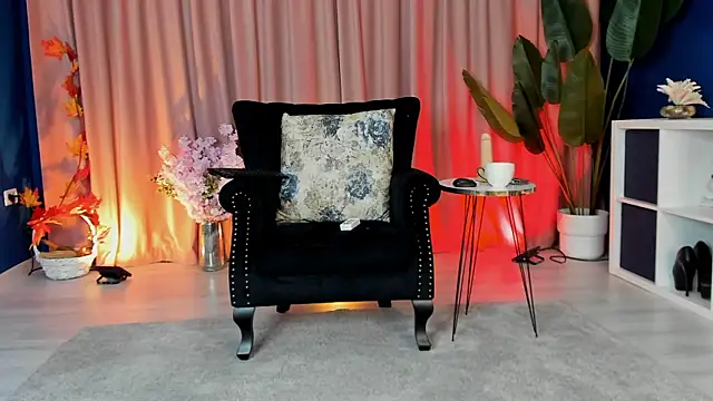 LunaMuze online show from November 4, 2:44 pm