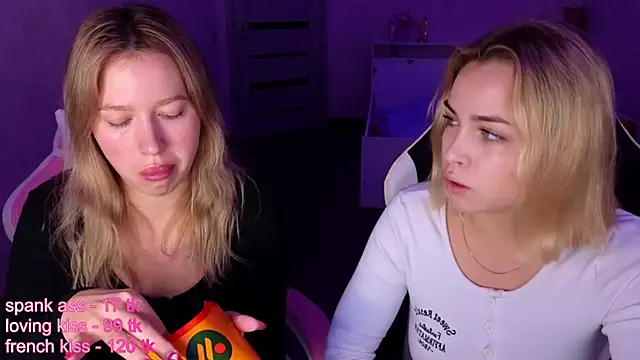 stefany and bettany online show from October 30, 7:59 pm