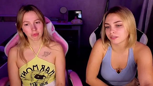 stefany and bettany online show from November 19, 5:13 pm