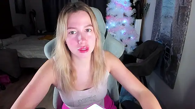 stefany and bettany online show from January 12, 4:18 am