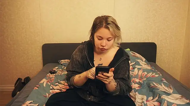 EviaVanveen online show from October 17, 7:55 am