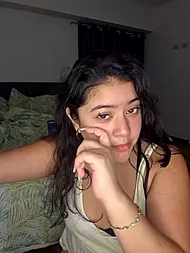 Snapshot of Khloekiss chatting on October 5, 6:29 am Khloekiss online show from October 5, 6:29 am