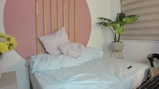 mia curry online show from October 7, 8:24 pm