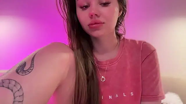 Snapshot of AlmaryKim chatting on October 20, 8:45 pm AlmaryKim online show from October 20, 8:45 pm