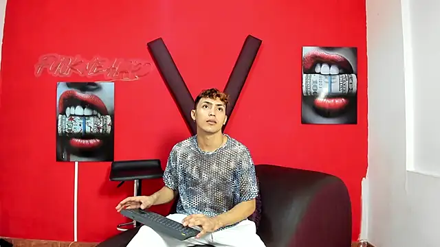 VERY HOT GUYS online show from April 13, 7:14 pm