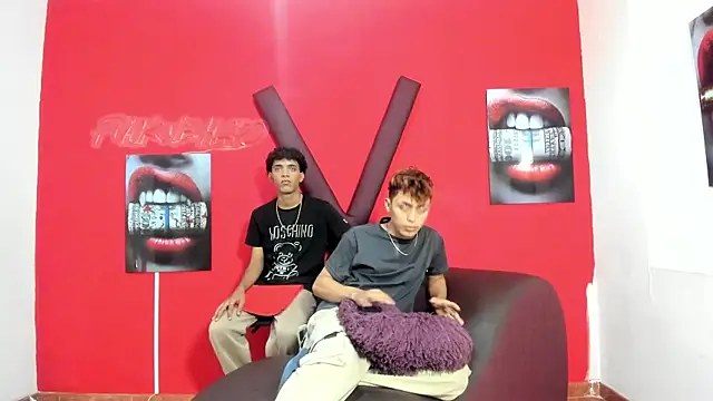 VERY HOT GUYS online show from April 11, 7:17 pm