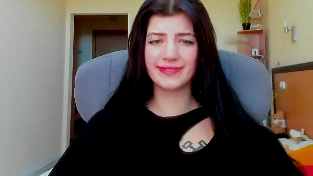 Snapshot of Miamoora chatting on October 16, 8:17 am Miamoora online show from October 16, 8:17 am