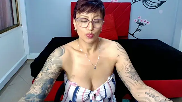 Charlotte  Gray online show from October 15, 1:03 pm