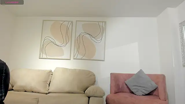 EmilyJohnsonX1 online show from December 13, 8:26 pm