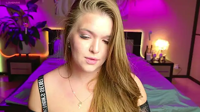 EmilyWhispers online show from July 29, 8:53 pm