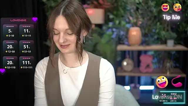 xoxo molly online show from November 10, 11:00 pm