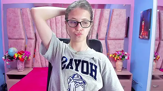 sarah sweett  online show from October 7, 1:59 pm