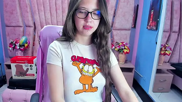 sarah sweett  online show from March 20, 3:06 pm